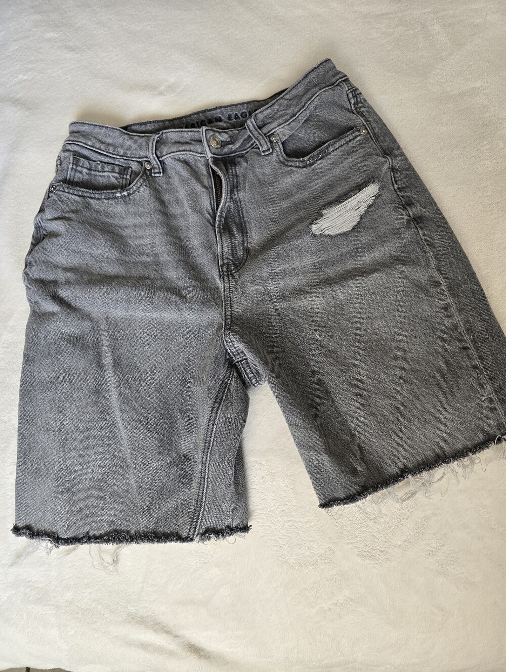 American Eagle Outfitters Women Gray Distressed Denim Mom Shorts